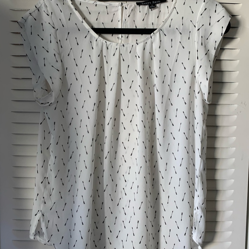 White arrow blouse